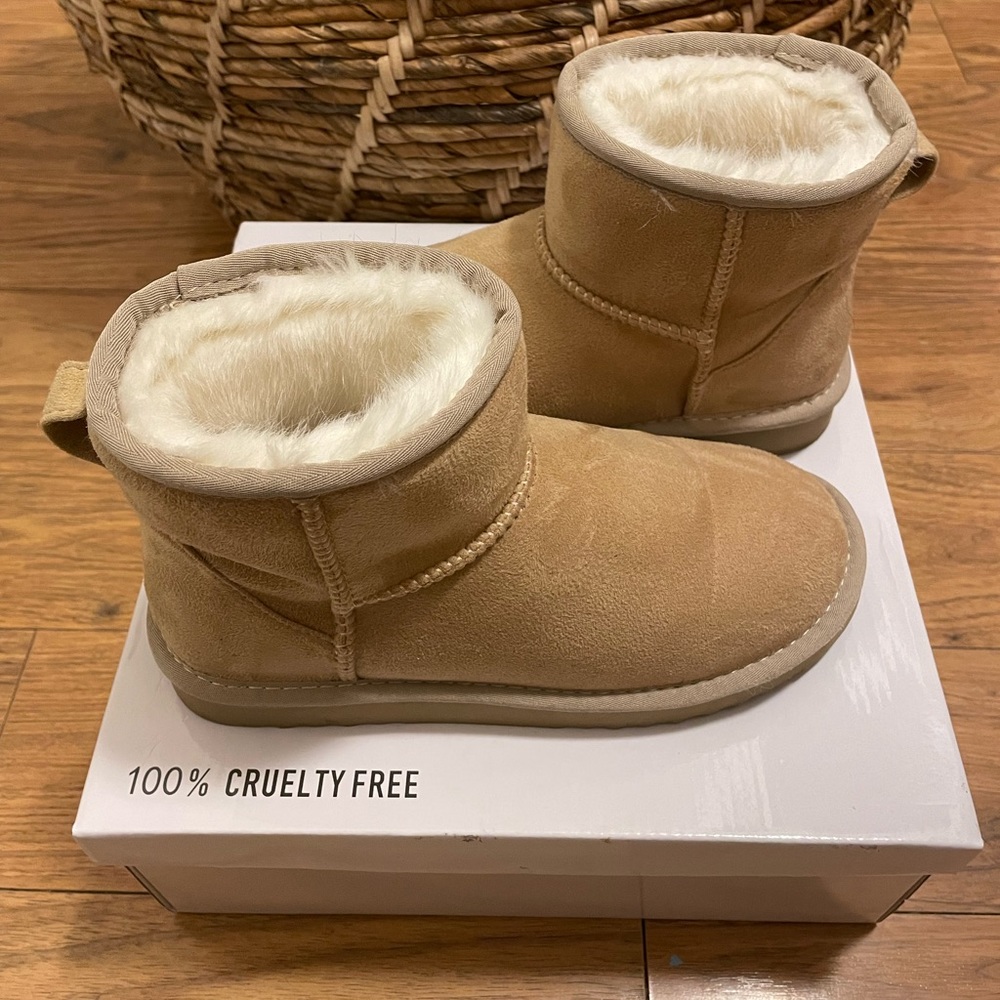 LAST CHANCE Vegan sand short ugg boots PAWJ